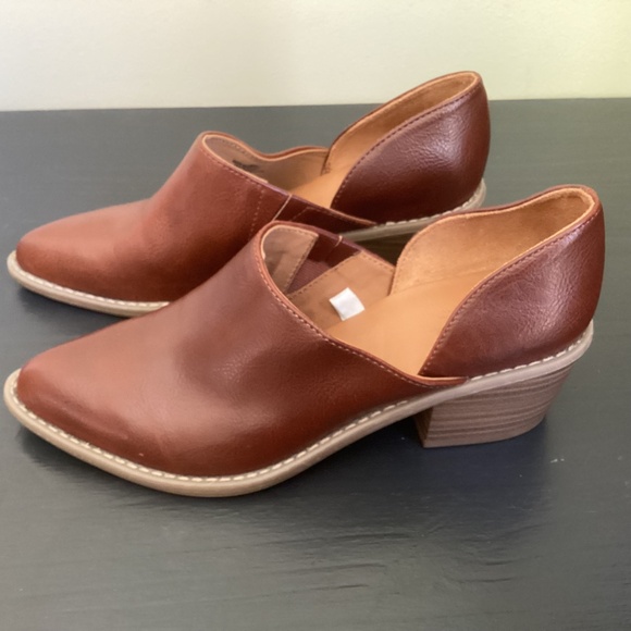 Universal Threads Women’s Rylie Slip On Boots Faux Leather Brown Size 6.5 - Picture 5 of 7